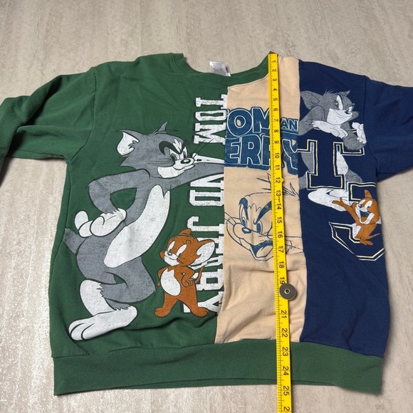 Tom and Jerry Colorblock Sweatshirt graphic Crewneck - Picture 5 of 8